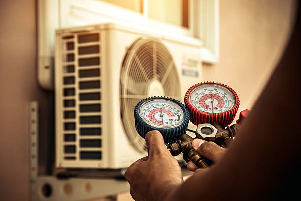 Professional Hvac technician working in Jarvisburg, NC